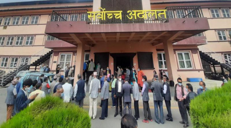सर्वोच्च अदालत परिसरमै वकिलबीच कुटाकुट ! 
